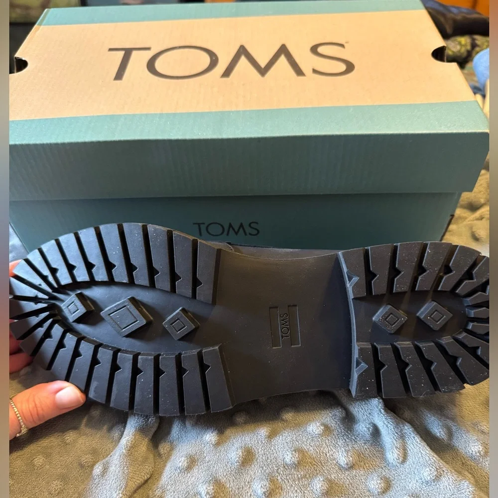 NIB Toms Cara Black Loafers - Picture 3 of 9